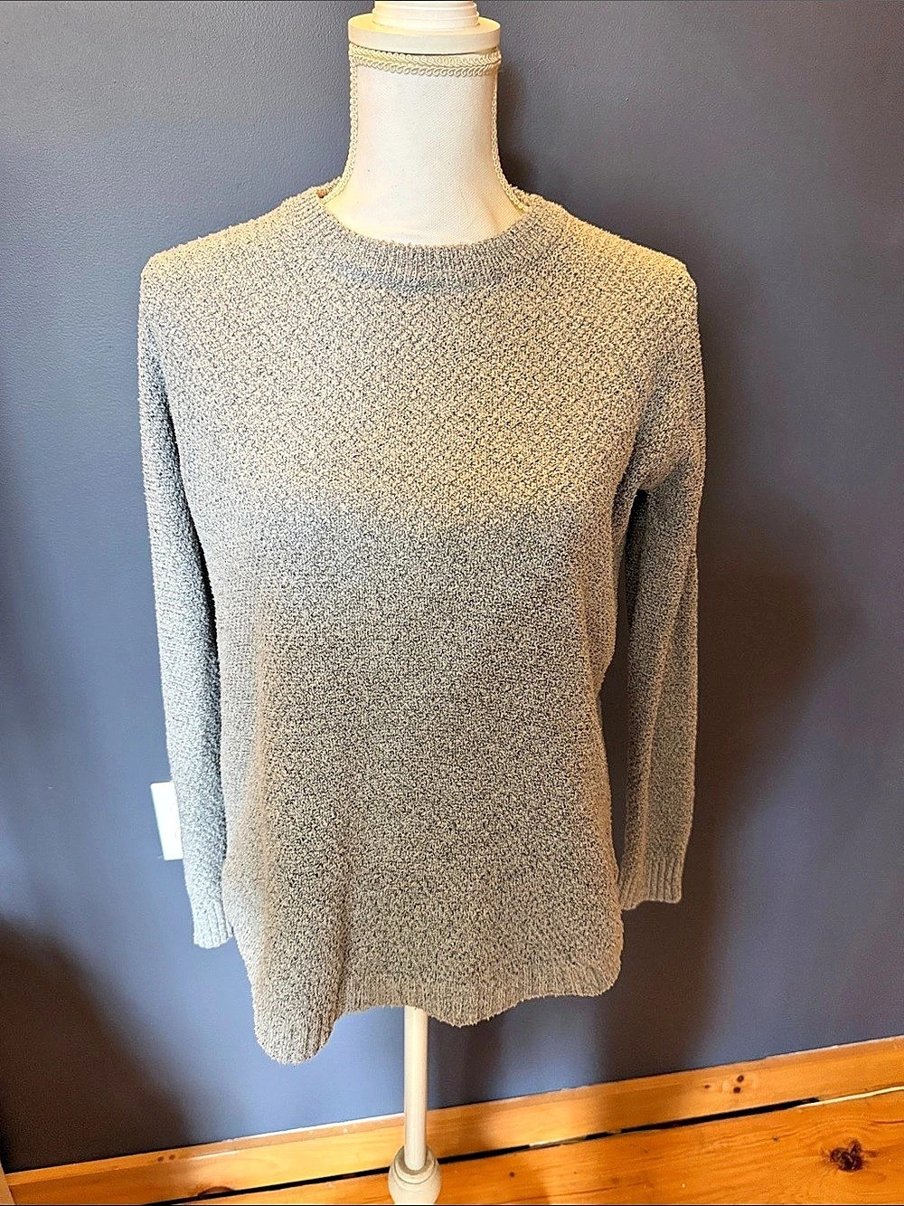 Pink Clover Crew Neck Sweater in Gray Like New